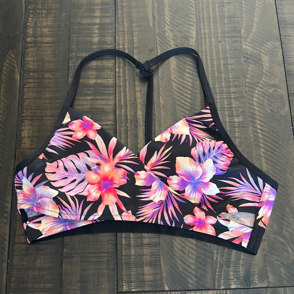 Pink Victoria’s Secret Lightly Lined Crisscross Sports Bra